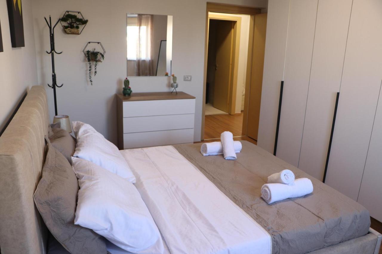 Pine Apartment ติรานา ภายนอก รูปภาพ